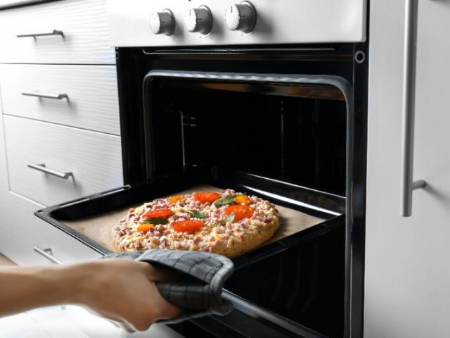 Quel est le temps de cuisson pour réchauffer une pizza de chez Pizza Casa à Falaise ?